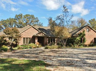 15774 Red Shale Hill Rd, Pekin, IL 61554