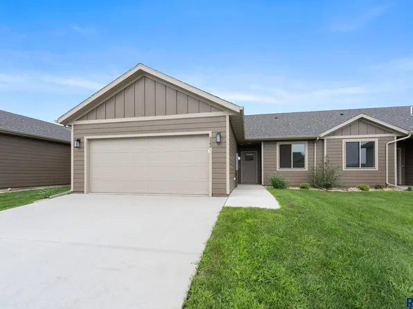 522 Brookside Pl, Harrisburg, SD 57032