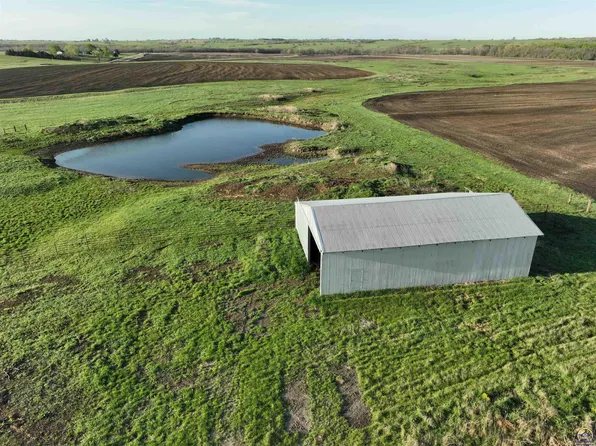 448 Shawnee Rd, Pomona, KS 66076