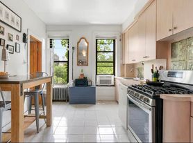 217 Smith St, Brooklyn, NY
