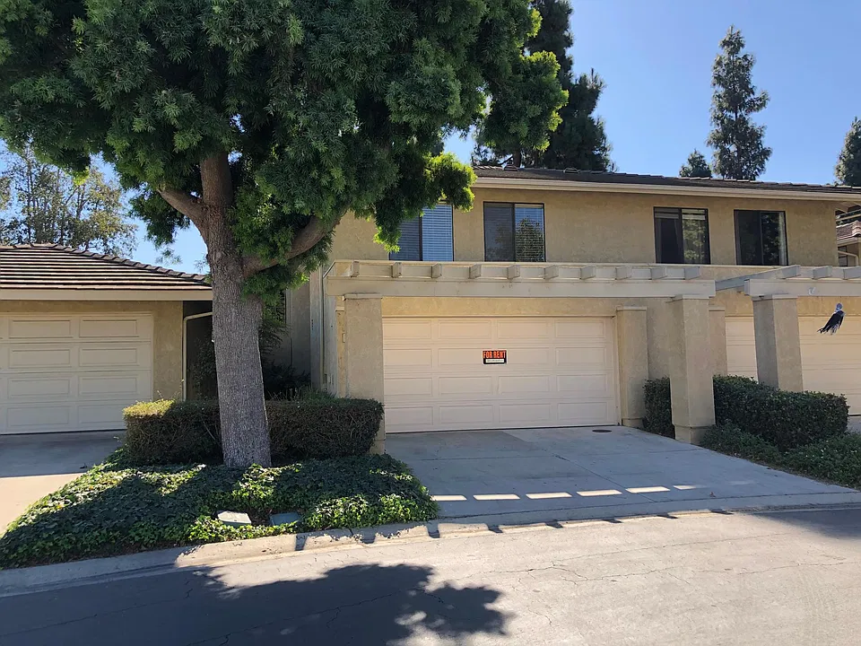 942 Tennyson Ln