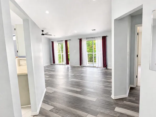 1721 Chesapeake Ln, Schaumburg, IL 60193