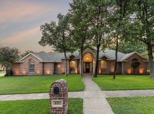 401 Schooner Dr, Azle, TX 76020