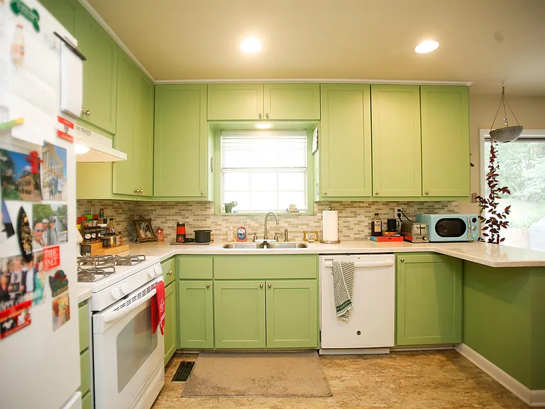 7220 Amherst Dr — Photo 10