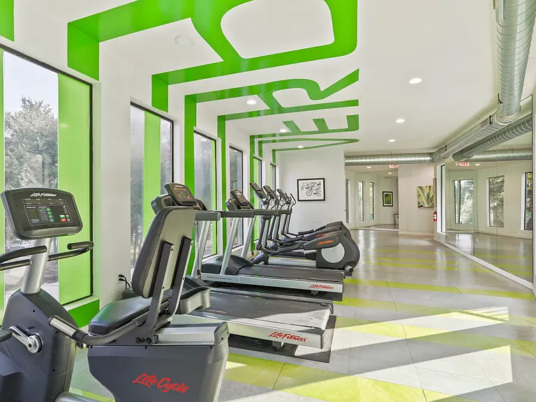 Verde Apartments — Photo 13