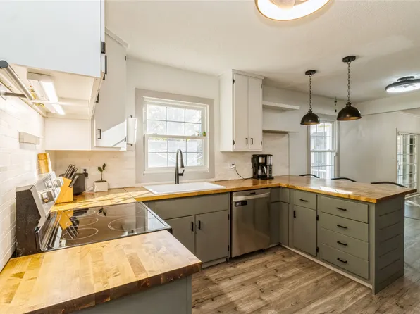 8829 Woodmayr Cir, Norwalk, IA 50211