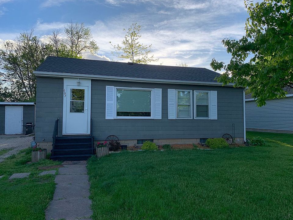 1st image of 607 1st St