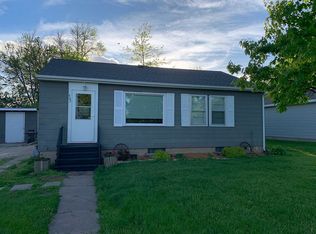 607 1st St, Parkersburg, IA 50665