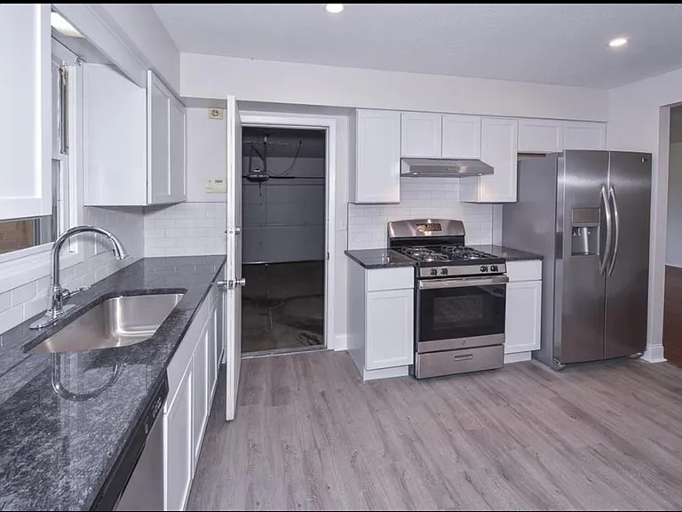 2633 S Green Rd — Photo 2