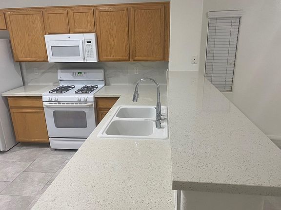5th image of 11168 Abbeyfield Rose Dr