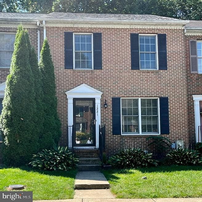 1st image of 1221 Kirby Cir
