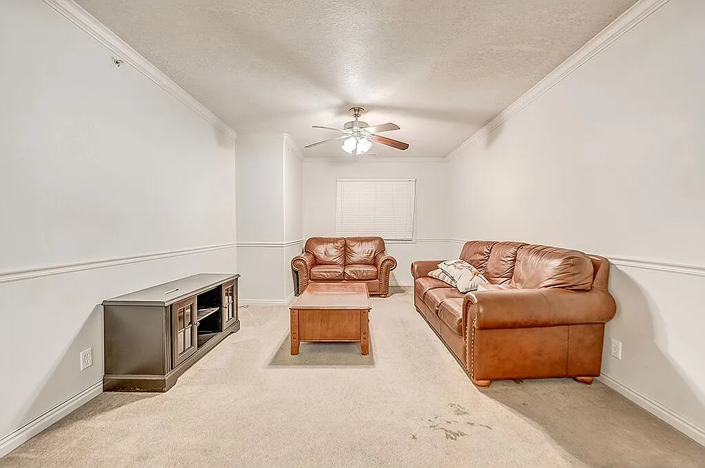 4 bed, 1056 sqft, $539 — Photo 3