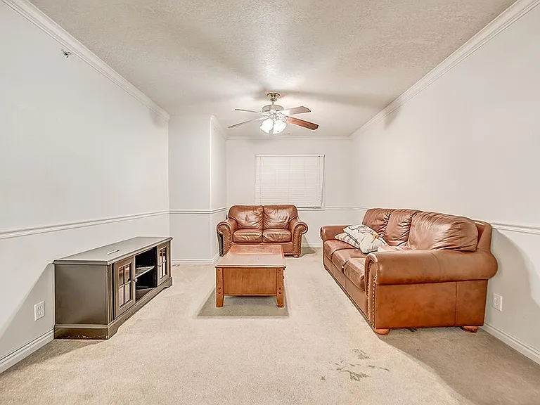 595 N University Ave #222 — Photo 2