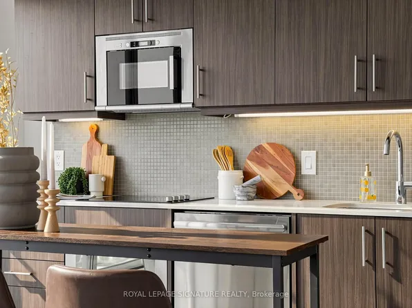 297 College St #Penthouse 2, Toronto, ON M5T 0C2