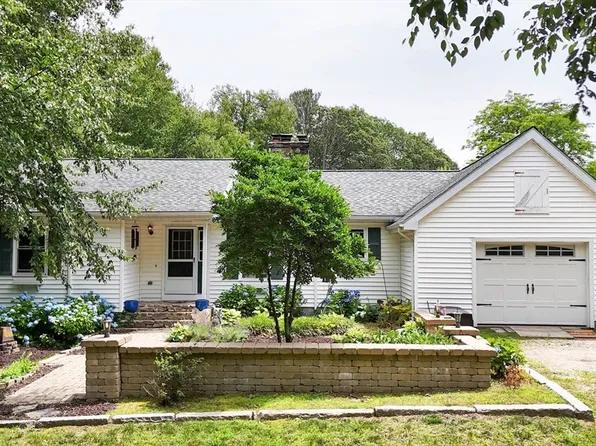 90 Maple St, Douglas, MA 01516