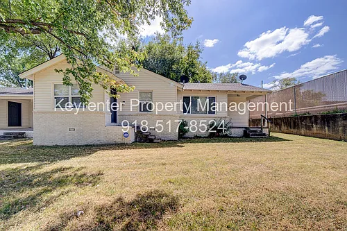 10th St Duplexes Photo 1