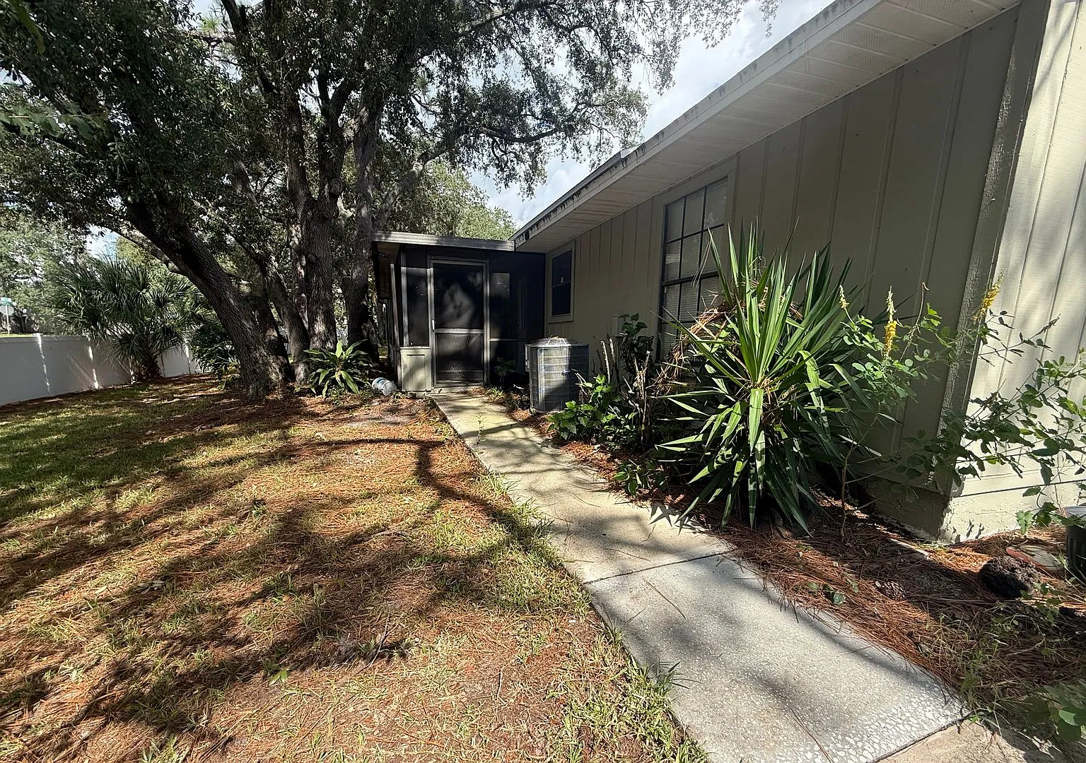 2 Bedroom 2 Bathroom Condo For Rent at 4810 Lighthouse Circle Unit 34 Orlando, Fl. 32808 — Photo 1