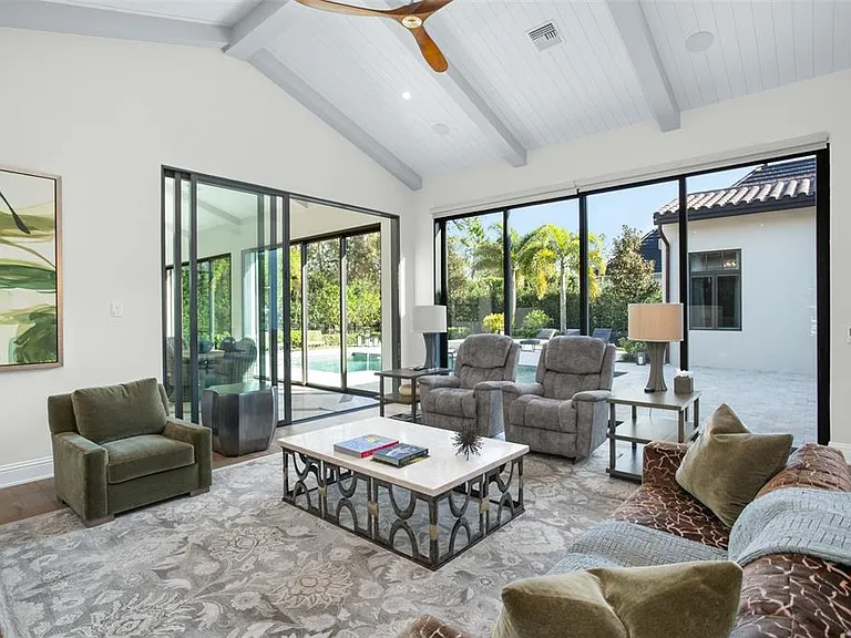 10331 Los Feliz Dr — Photo 31