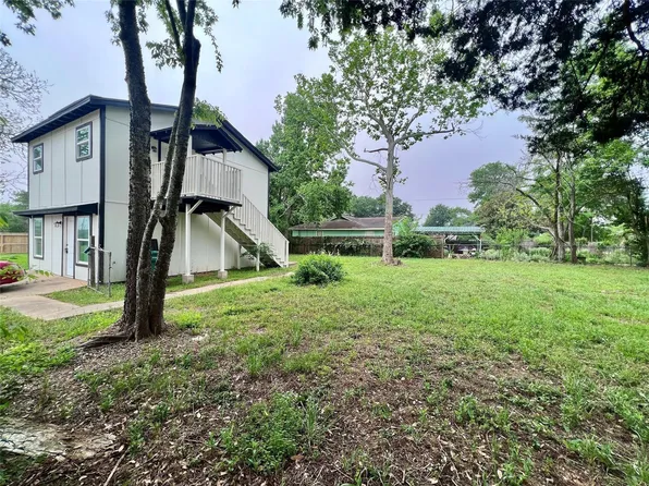 207 S Avenue A #B, Willis, TX 77378