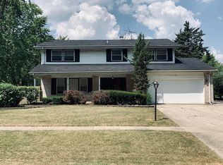 9S174 Nantucket Dr, Darien, IL