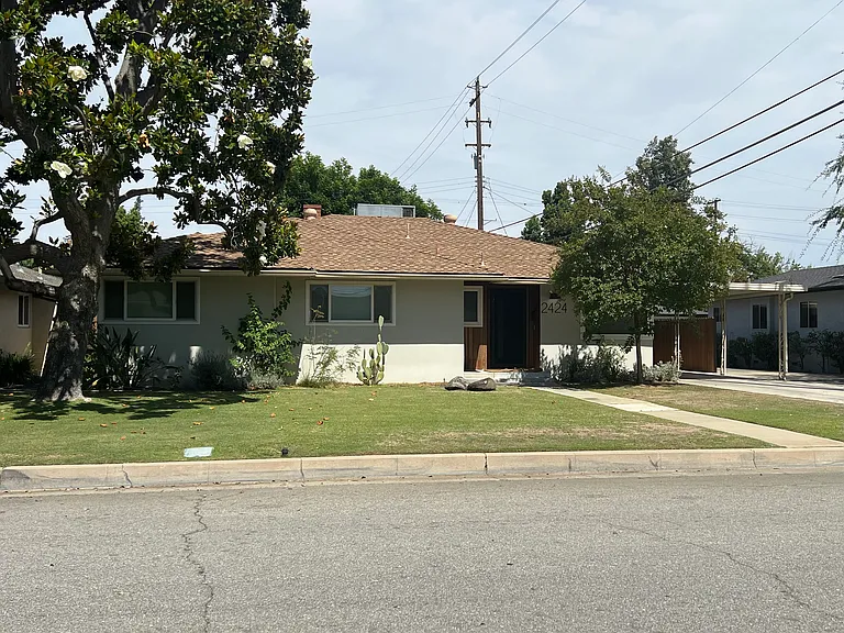2424 Cedar St — Photo 1