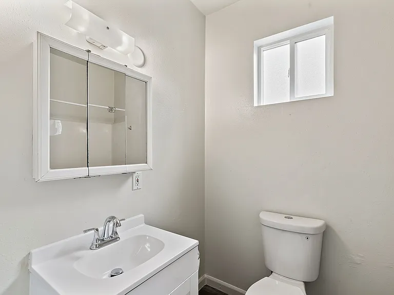 1521 E Spruce St — Photo 17