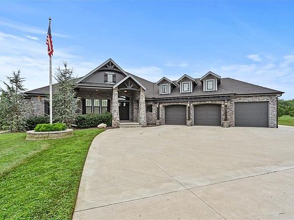 4th image of 30310 Woodland Dr