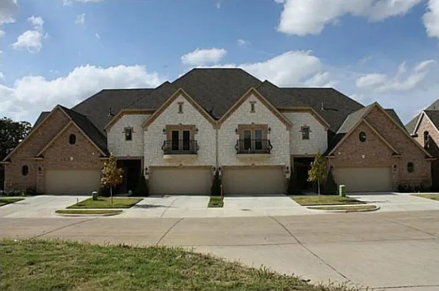 3 bed, 2.5 bath, 2800 sqft, $2,800 — Photo 1