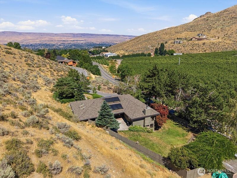 2nd image of 1030 Canyonside Road