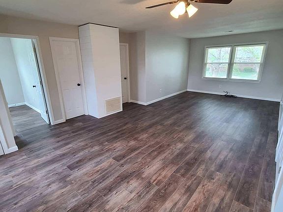 3rd image of 483 Fairview Dr