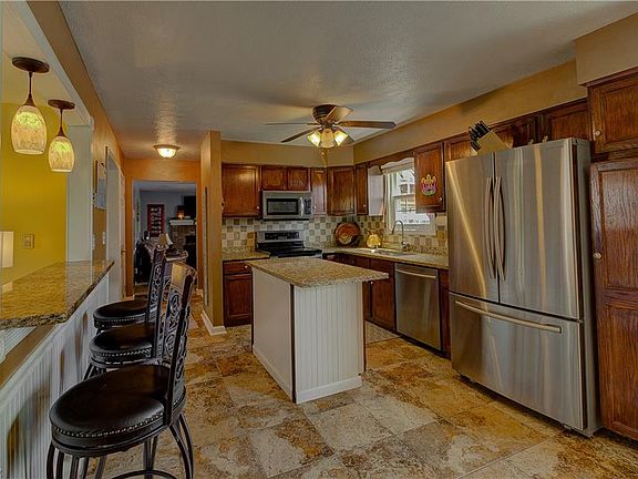 3rd image of 643 Angiline Dr
