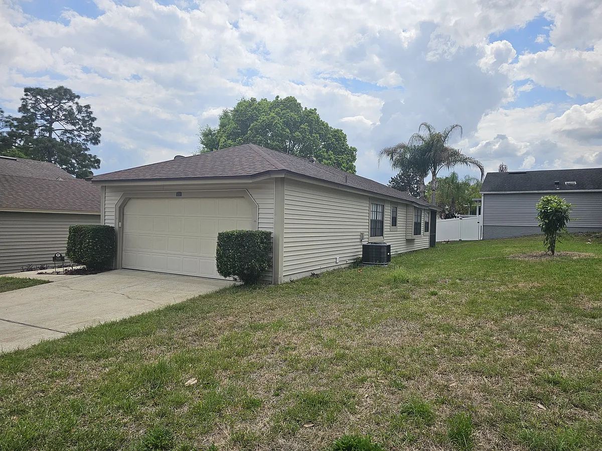 Building Photo - 570 Portland Cir