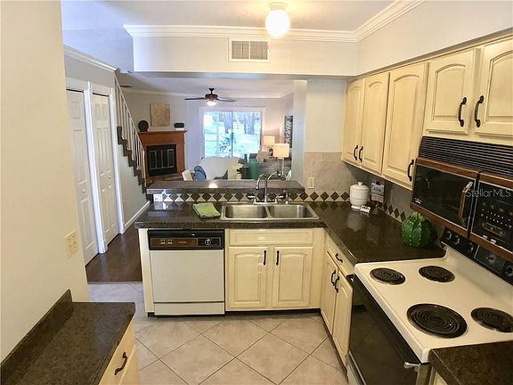 3rd image of 11326 Grandville Dr