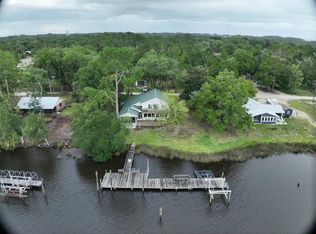 609 Riverview Dr, Carrabelle, FL 32322