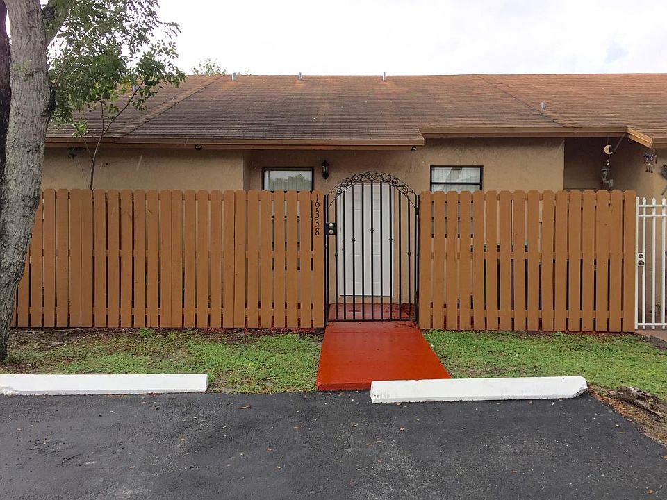 Townhouse with two parking spaces
