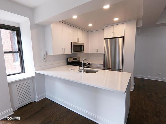 4th image of 157 E 57th St APT 18E