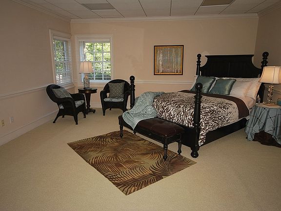 5th image of 4 Oak Glen Ct