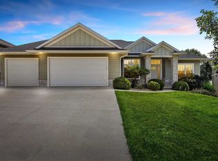 1040 Meadowlark Dr, Iowa City, IA 52246