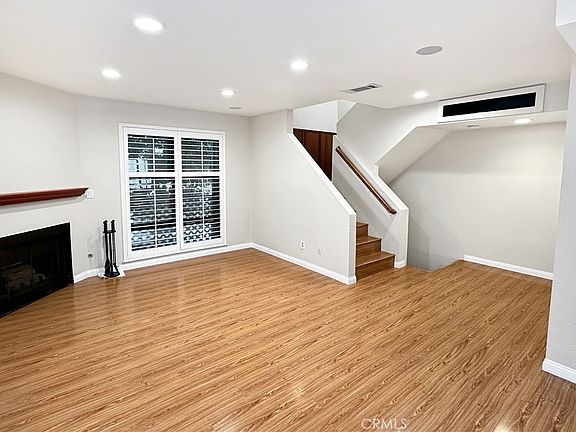 3rd image of 965 E Del Mar Blvd APT 6