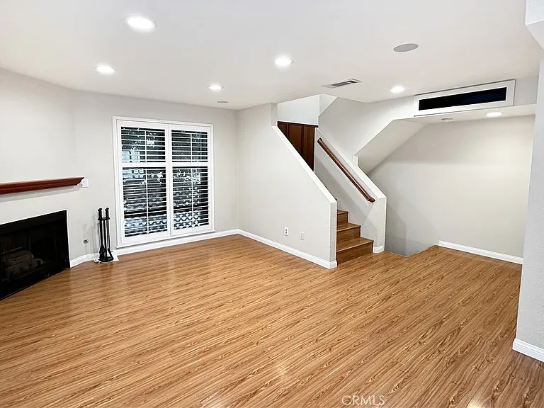 965 E Del Mar Blvd #6 — Photo 3
