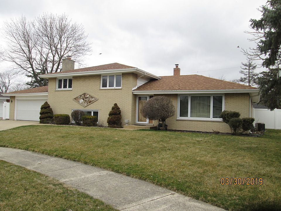 1st image of 954 E 171st Pl