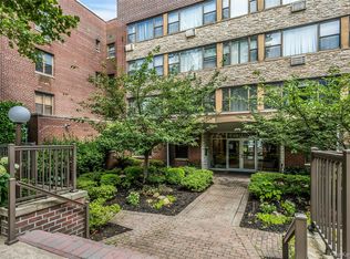 15 Hill Park Ave Avenue #1C, Great Neck, NY 11021