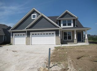 N54W23840 Fieldstone Pass Cir, Sussex, WI 53089