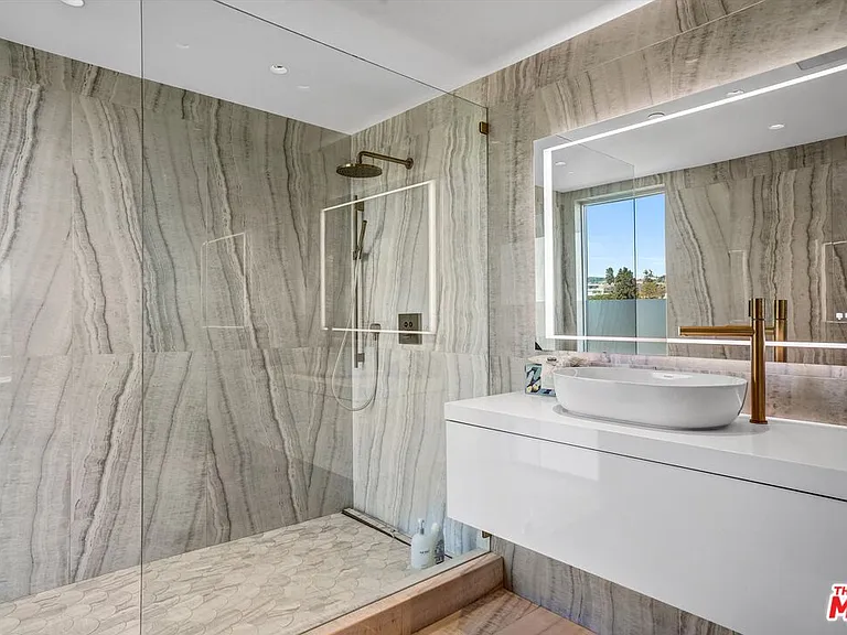9400 Readcrest Dr — Photo 13