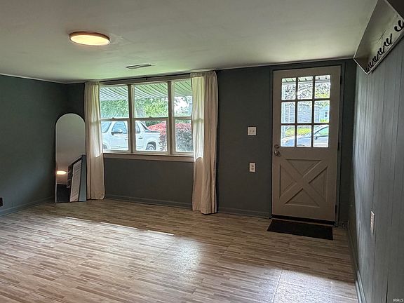 2nd image of 809 Greenwich Rd