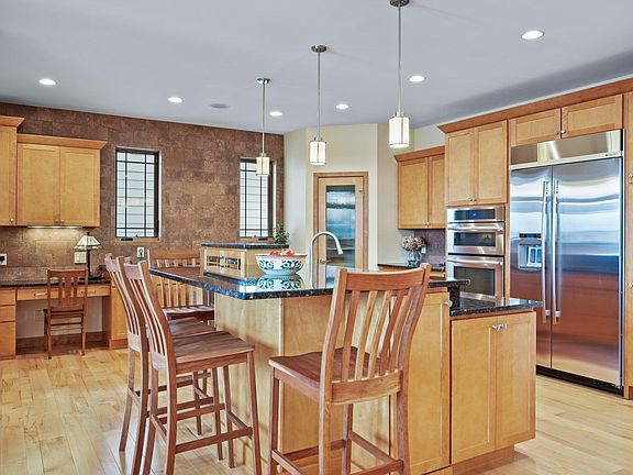 5th image of 822 Pine Hill Dr