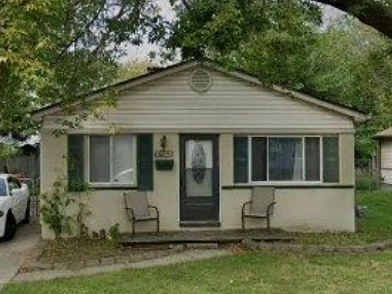 27067 Lawnwood St — Photo 1