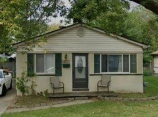 27067 Lawnwood St, Roseville, MI 48066