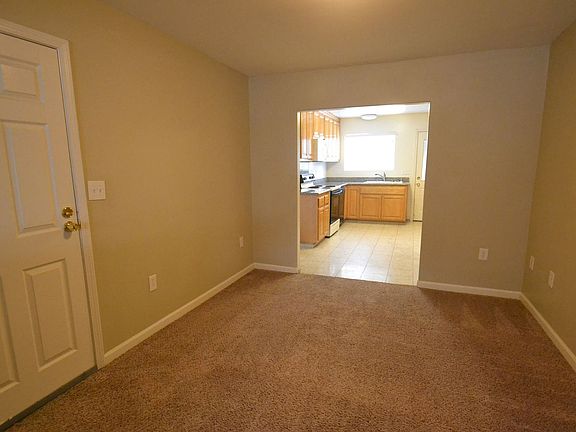 3rd image of 2837 Plumleigh Ave