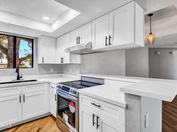 1352 E HIGHLAND Avenue #212, Phoenix, AZ 85014